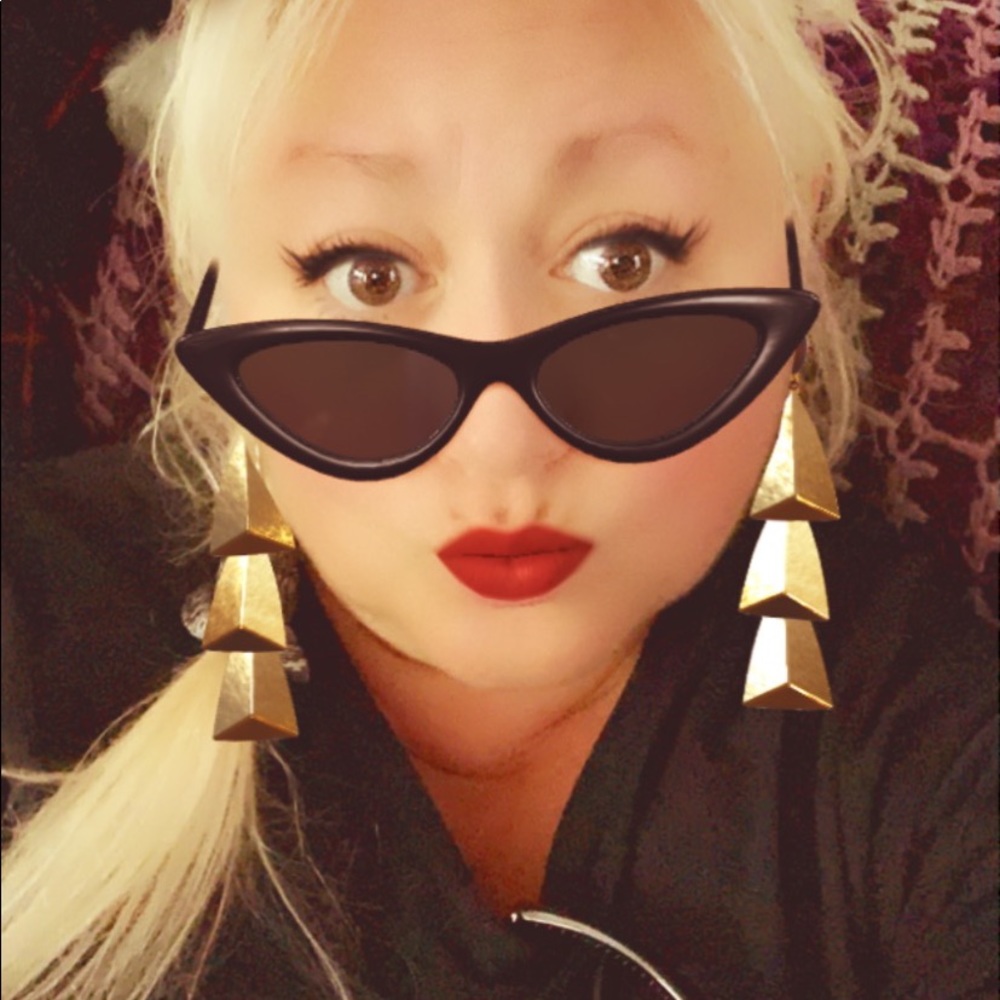 Meet your Posher, Angie